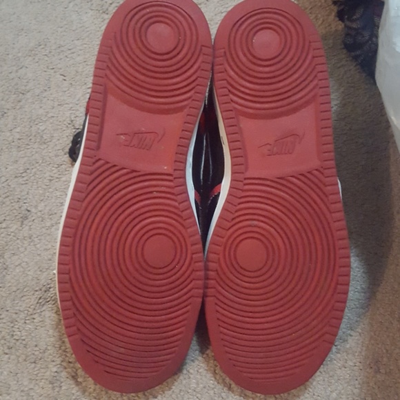 Men's Nike Tennis Shoes - Picture 8 of 8